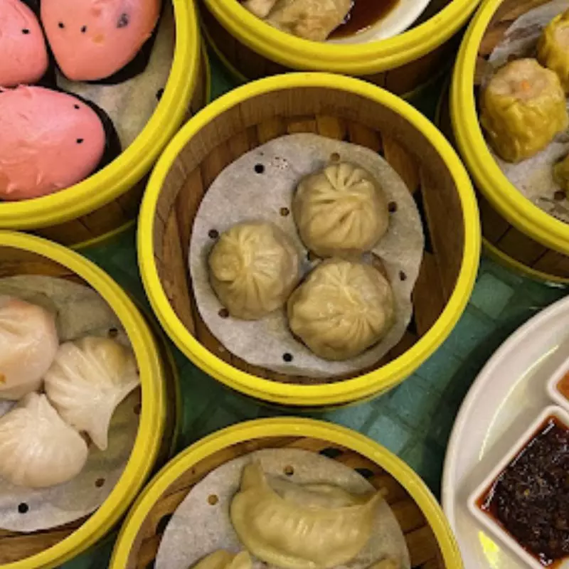 Mencicipi Dimsum Lezat