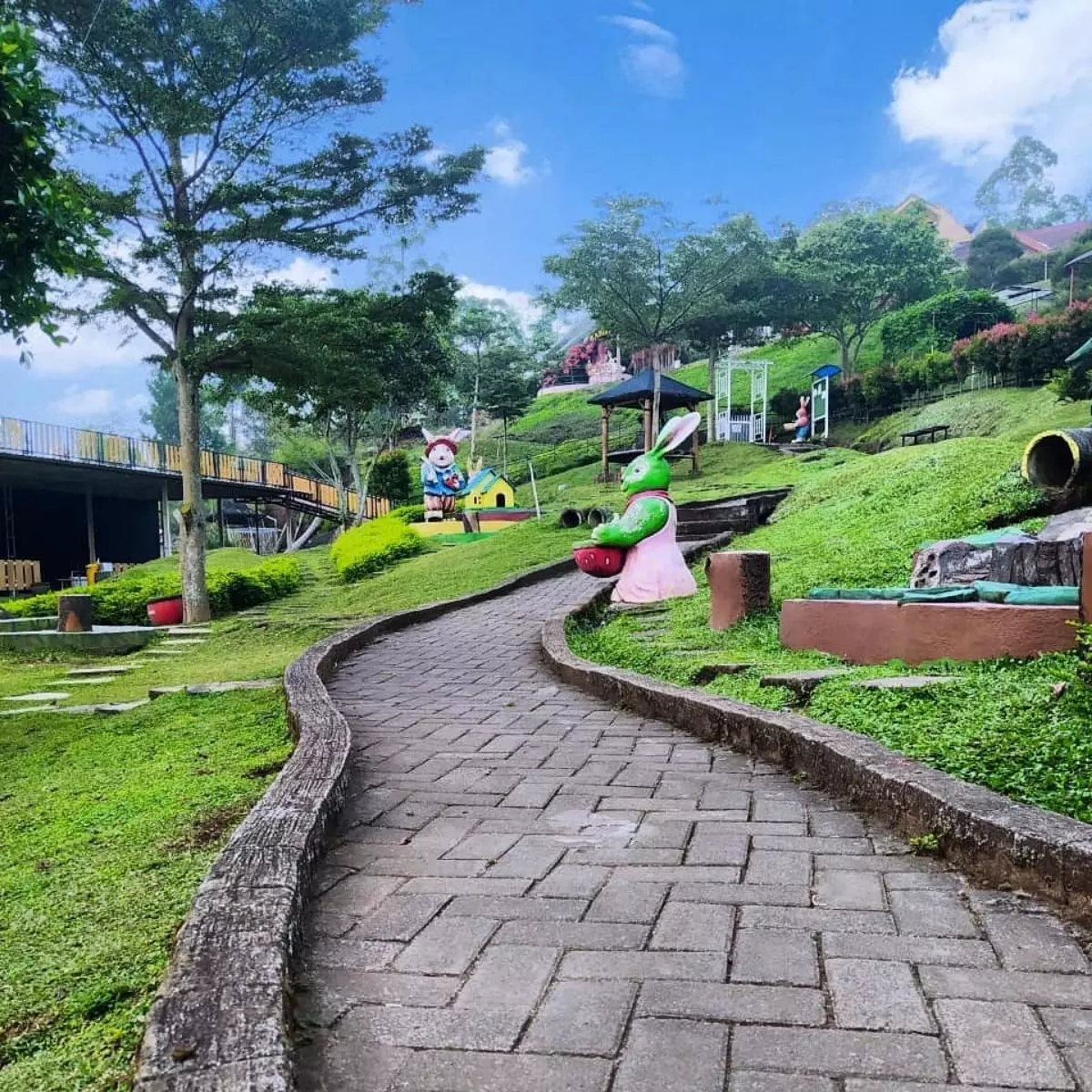  Taman Kelinci dan Rumah Hobbit