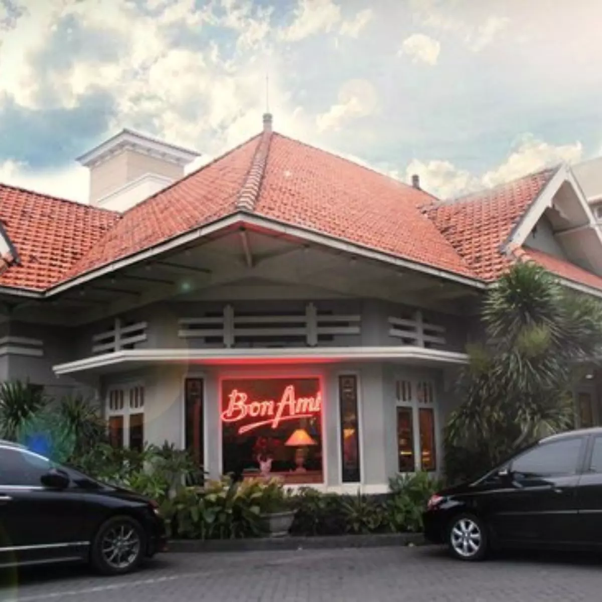 10 Rekomendasi Restoran Keluarga di Surabaya yang Cocok untuk Buka Bersama