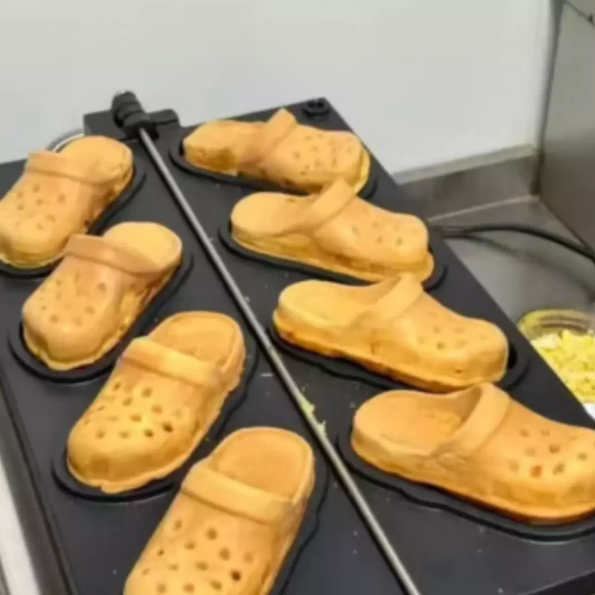 Fenomena Crocs Waffle di Indonesia