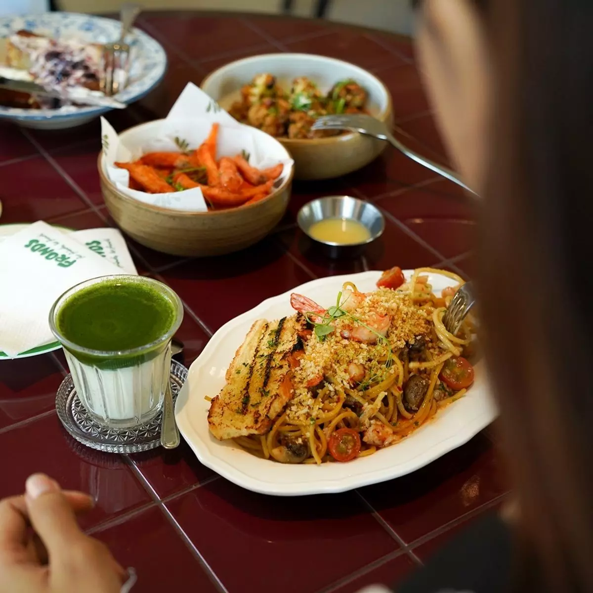 Tips Berkunjung ke Fronds Cafe Surabaya