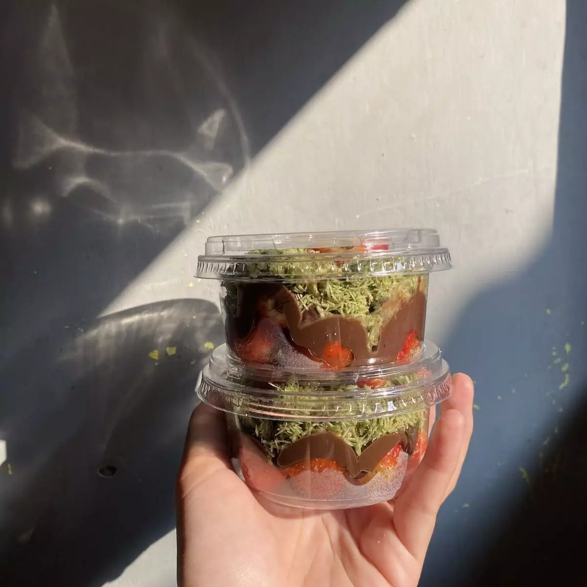 Mengenal Dubai Strawberry Chewy Pistachio yang Sedang Viral